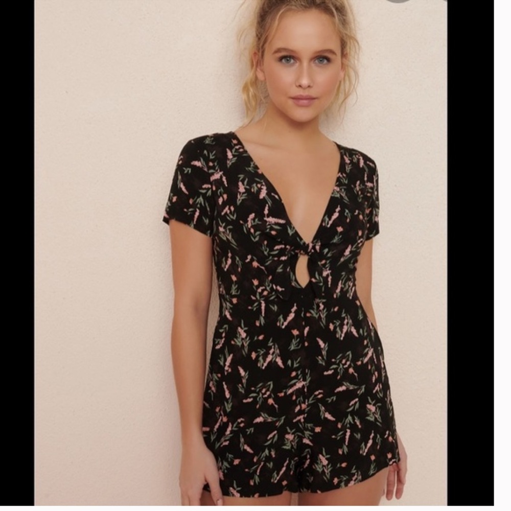 Garage Floral Tie Front Romper With Pockets